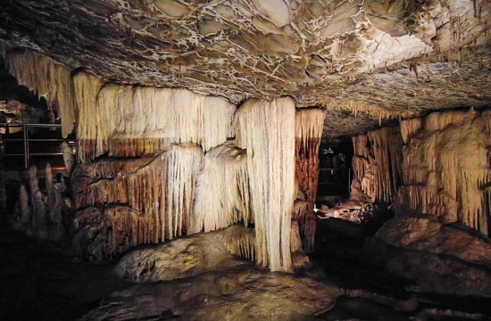 Kapsia Cave: A mysterious spectacle in the Peloponnese region of Greece